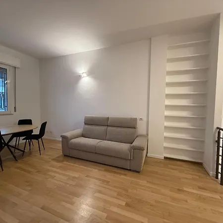 Chic Loft In Porta Venezia Milan
