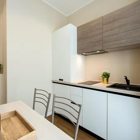 Duomo B - Quiet Two Bedrooms & Bathroom 아파트 밀라노