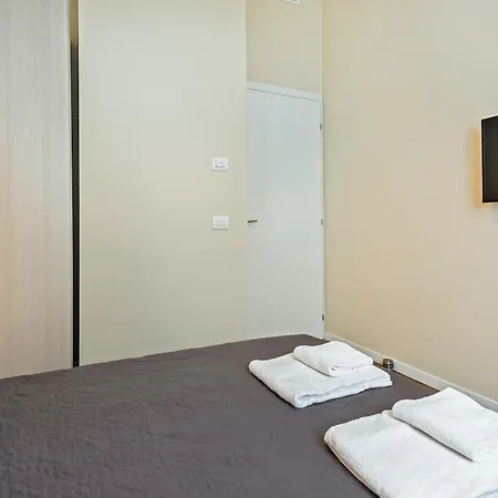 Duomo B - Quiet Two Bedrooms & Bathroom *