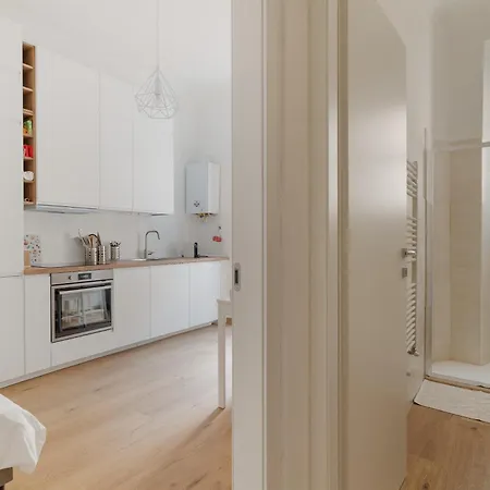 Stazione Centrale - Tonale - Bilocale Con Balcone *