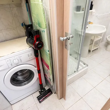 דירה Cozy Retreat With Laundry & Smart Tv מילאנו