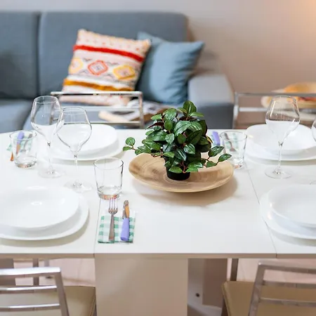 דירה Cozy Retreat With Laundry & Smart Tv מילאנו