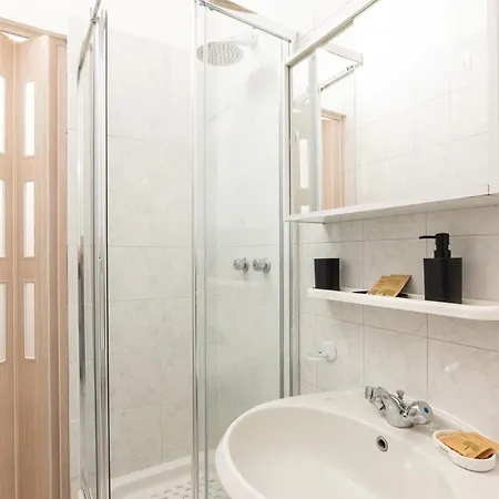 Cozy Retreat With Laundry & Smart Tv מילאנו