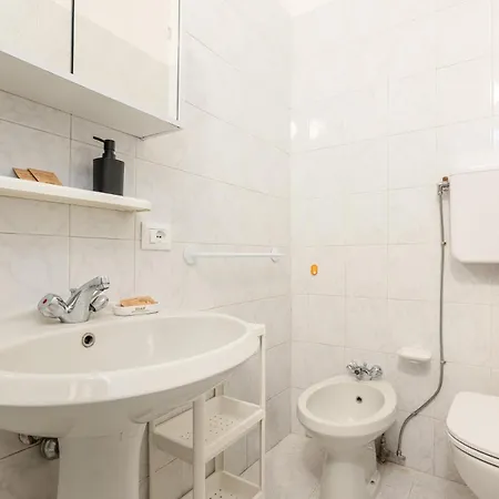 Cozy Retreat With Laundry & Smart Tv * מילאנו