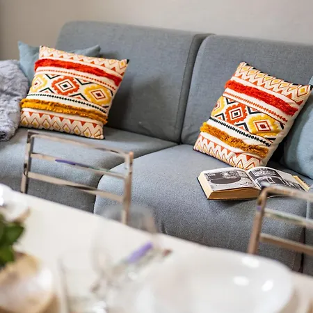 Cozy Retreat With Laundry & Smart Tv דירה