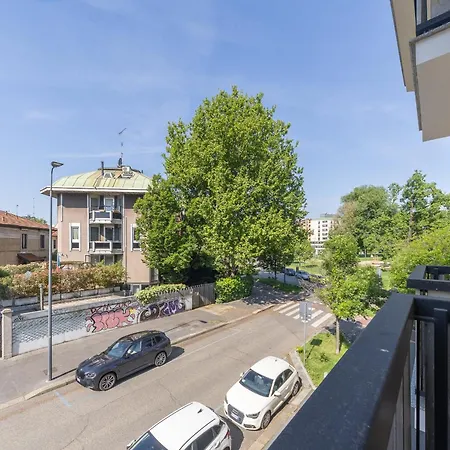 Beautiful Two-room In Maggiolina Lejlighed *