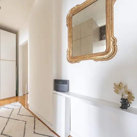 Beautiful Two-room In Maggiolina * Milano