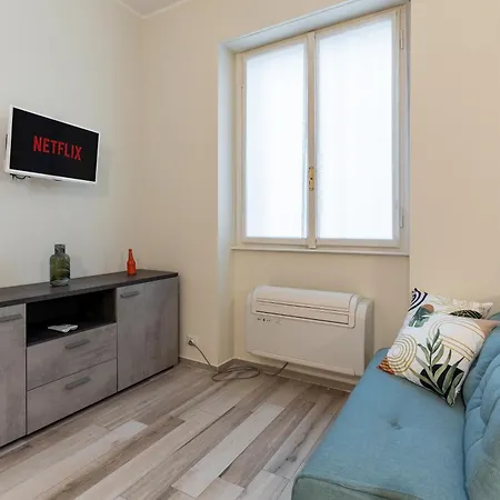 Navigli Vibes - For Couples - Romantic - Parking Apartment