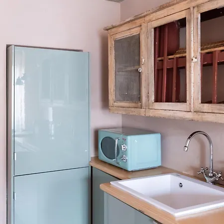 Characteristic One Bedroom Navigli - Mirable Pm アパート ミラノ