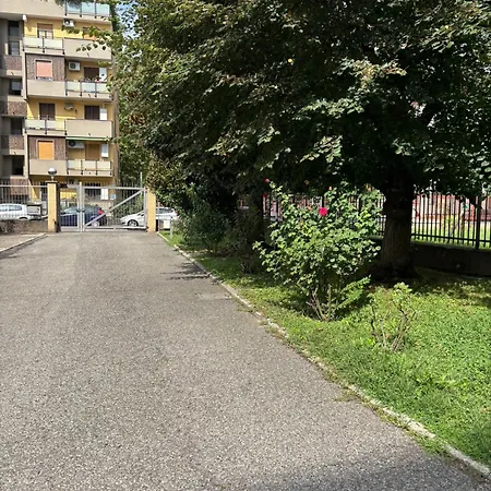 Lejlighed Joivy Cosy Near Metro, Quick Ride To Centre Milano