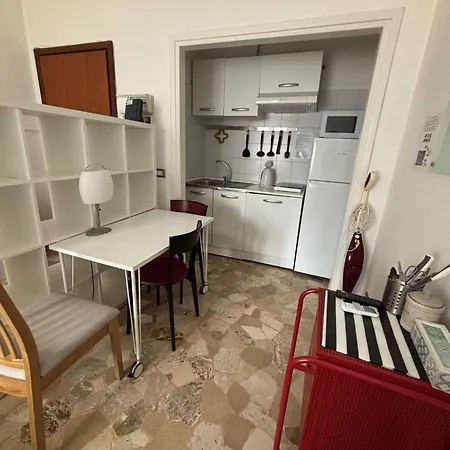 Joivy Cosy Near Metro, Quick Ride To Centre