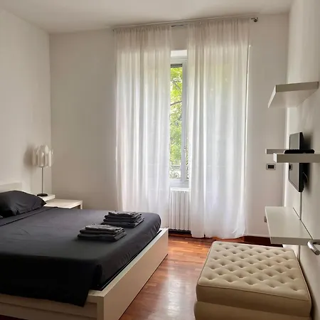 Spacious Design Flat In The Heart Of Isola
