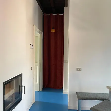 Newly Renovated Three-room *