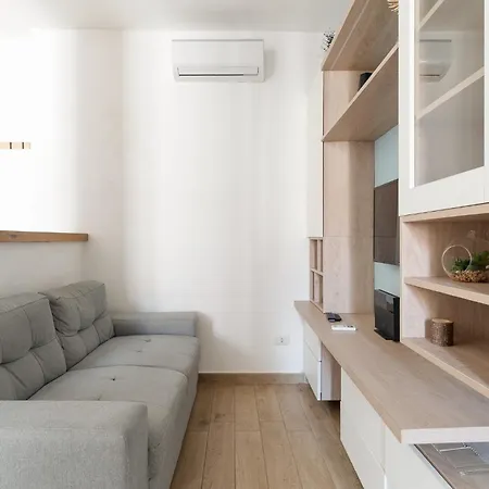 Guesthost - Naviglio Grande Bright