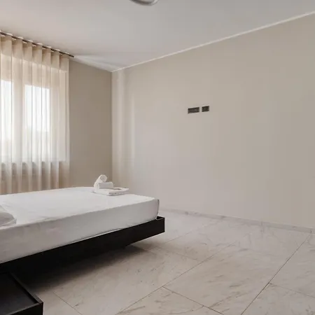 Luxury Design Apartment-2 Steps From Duomo Apartmán *