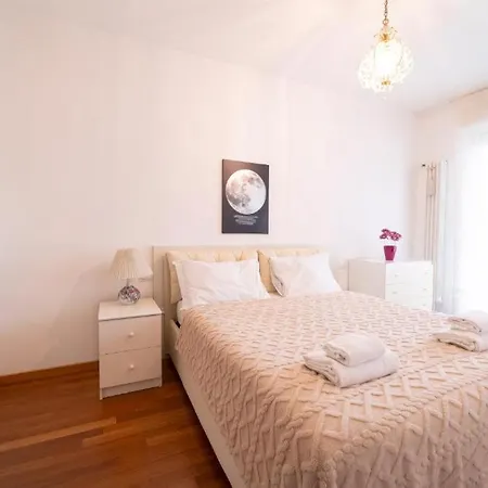 I-host Flat - Adamello 8 Apartamento *