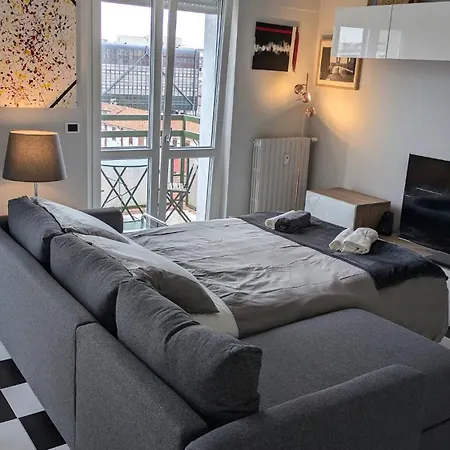 Entire And Charming Flat On Navigli In Apartment
