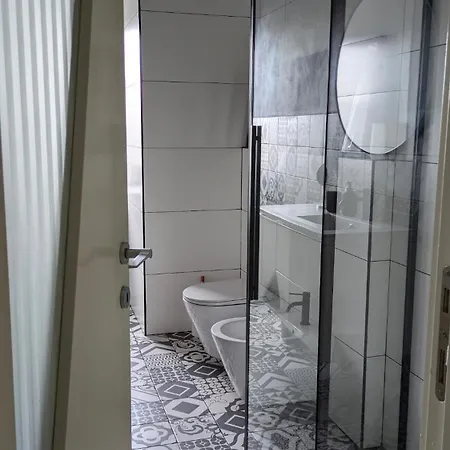 Entire And Charming Flat On Navigli In Apartment *