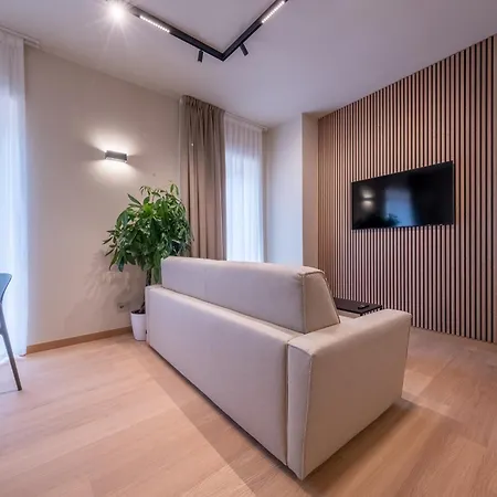 Oriana Homel 4* Milán