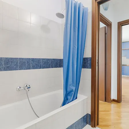 Guesthost - Chiesa Rossa Comfy Apartamento