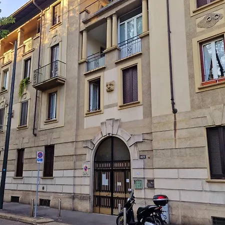 Ampia Stanza Con Bagno Privato E Zona Pranzo Гостевой дом Милан