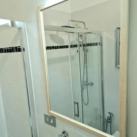 Ampia Stanza Con Bagno Privato E Zona Pranzo Πανσιόν 3*