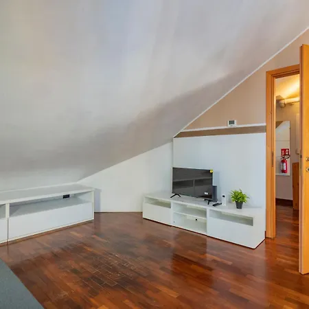 I-host - Rogoredo 21 ميلان