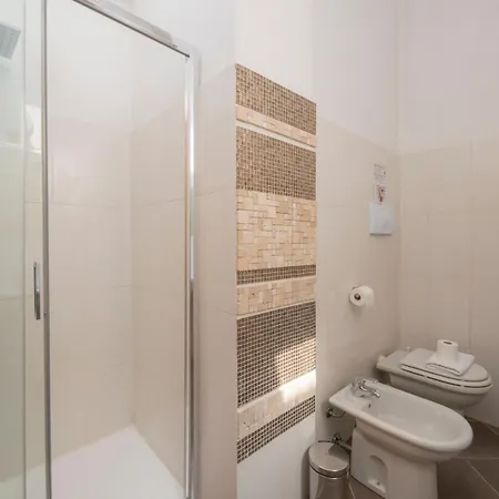 I-host - Rogoredo 21 * ميلان