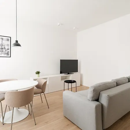 Guesthost - Bright M1 Pasteur * Milan