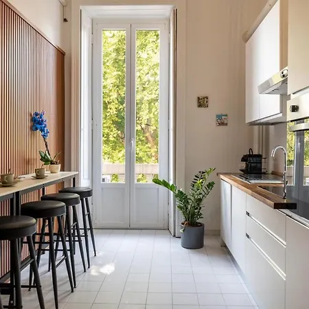 Duomo 7 Min - Historic Luxury 3 Bedrooms With Parking * מילאנו
