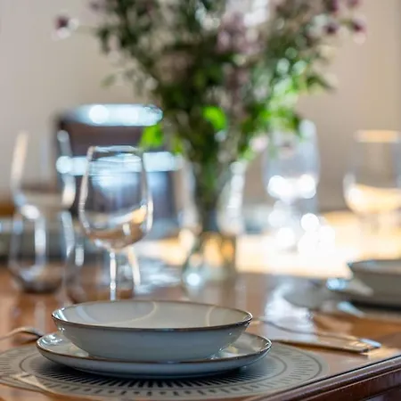 Duomo 7 Min - Historic Luxury 3 Bedrooms With Parking מילאנו