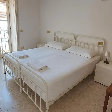 Freedhome - Nightlife *