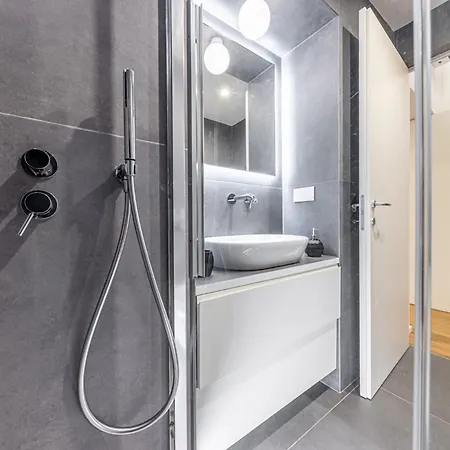 Porta Venezia Bilocale Moderno *