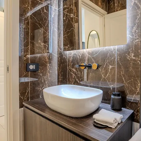 Konukevi B And G San Babila- Luxury In The Heart Of - Design District Milano