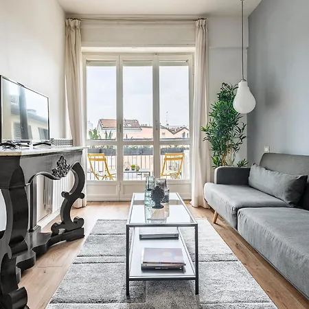 Luminoso Bilocale In Porta Garibaldi * Mediolan