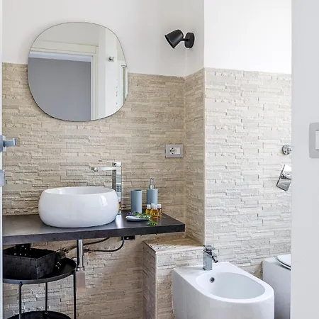 Luminoso Bilocale In Porta Garibaldi Milan