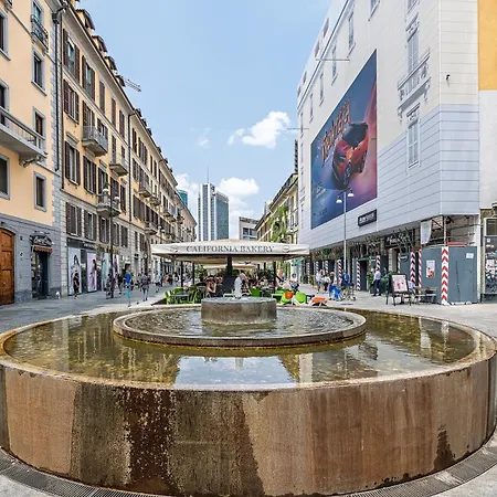 Luminoso Trilocale In Porta Garibaldi * Milánó