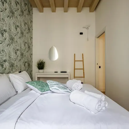 Elegant Isola District Apartment