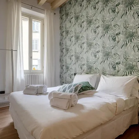 Elegant Isola District Apartment Milan
