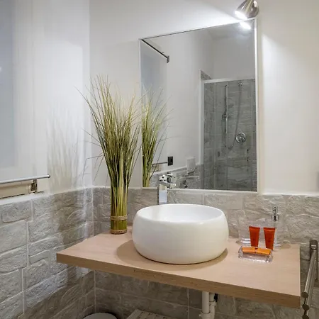 Nuovo In Zona Isola * Milán