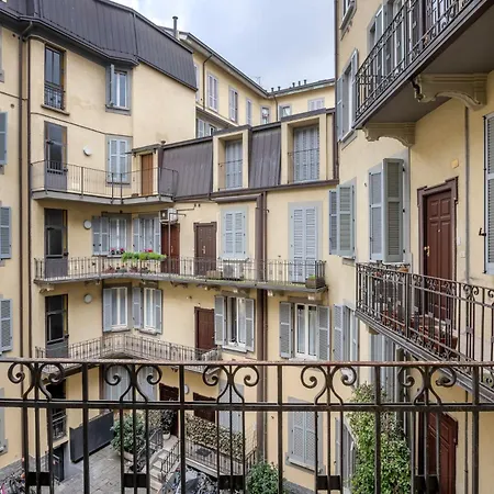 Elegant Isola District Apartment Milan