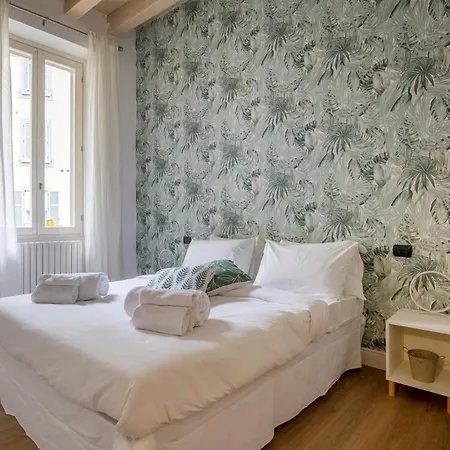 Elegant Isola District Apartment