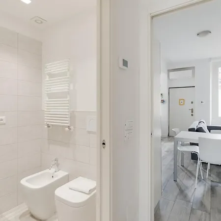 Guesthost - Mm5 Isola Bright Apartamento