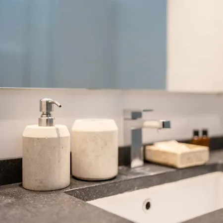 The Garibaldi * ميلان