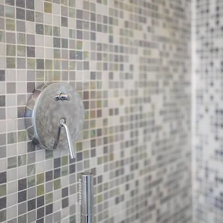 The Garibaldi ميلان