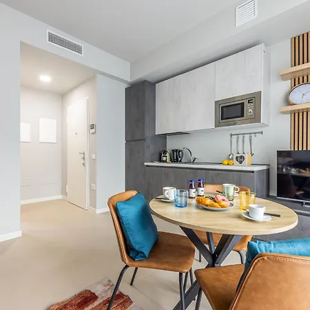 Navigli Fascino E Stile Nella Vera *