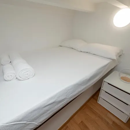 I-host - Pavia 10 *
