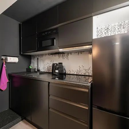 I-host - Pavia 10 ميلان