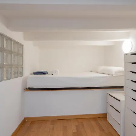 I-host - Pavia 10 ميلان