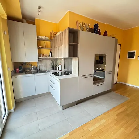 Regina Giovanna - Porta Venezia, * 밀라노